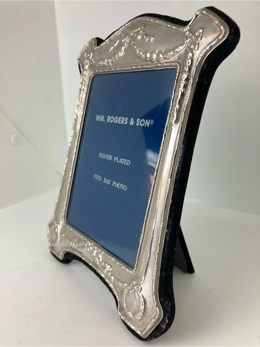 WM. Rogers & Son Silver Plated 3x5 Decorative Photo Frame - Silver